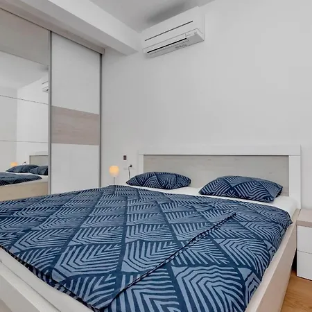 Luxury Sidro With Free Parking Apartment