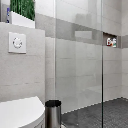 Luxury Sidro With Free Parking Apartment *