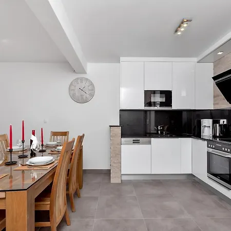 Luxury Sidro With Free Parking Apartment