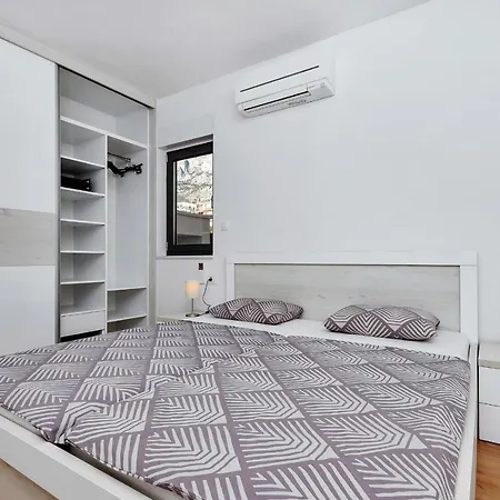 Luxury Sidro With Free Parking Apartment
